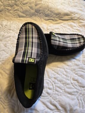 DC Villian Mens Black Plaid Slip-Ons